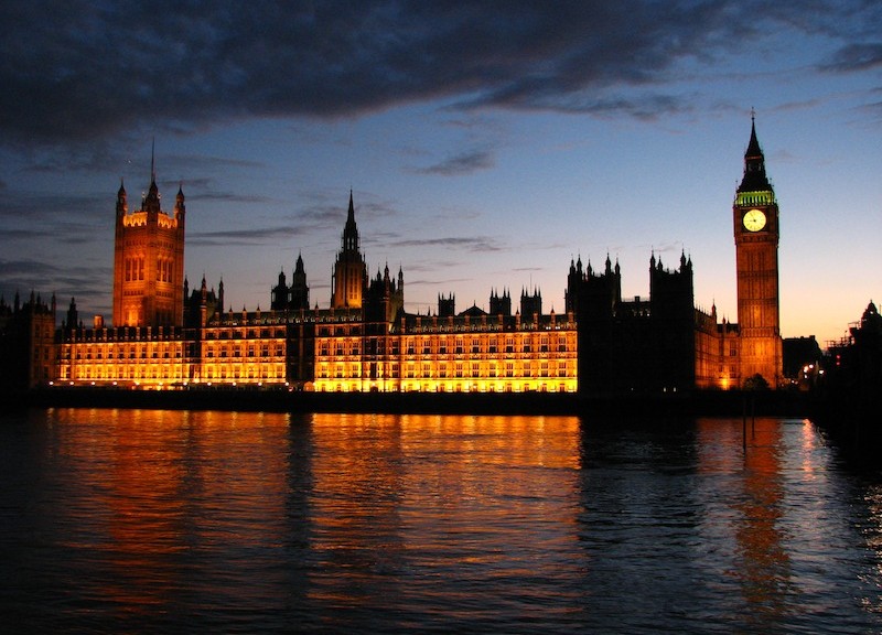 Palace_of_Westminster_at_sunset